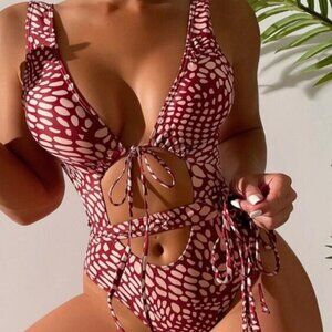🎉 NEW SWIMWEAR- CUT OUT ONE PIECE SWIMSUIT